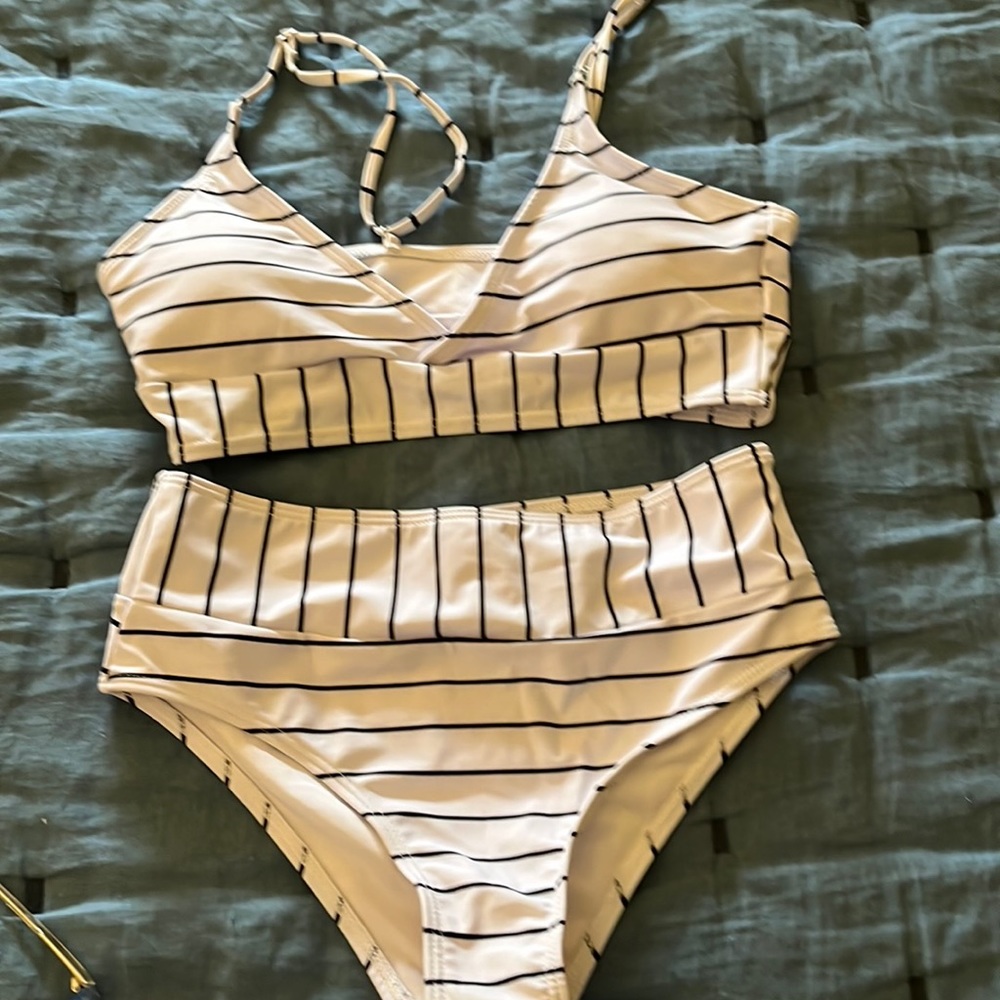 NWOT black/white swimsuit